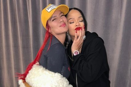 Karol G cumplió un sueño al conocer a Rihanna tras su show en el Super Bowl