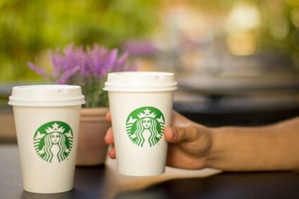 Día de la Tierra: Starbucks se une a la celebración y regala vasos reutilizables